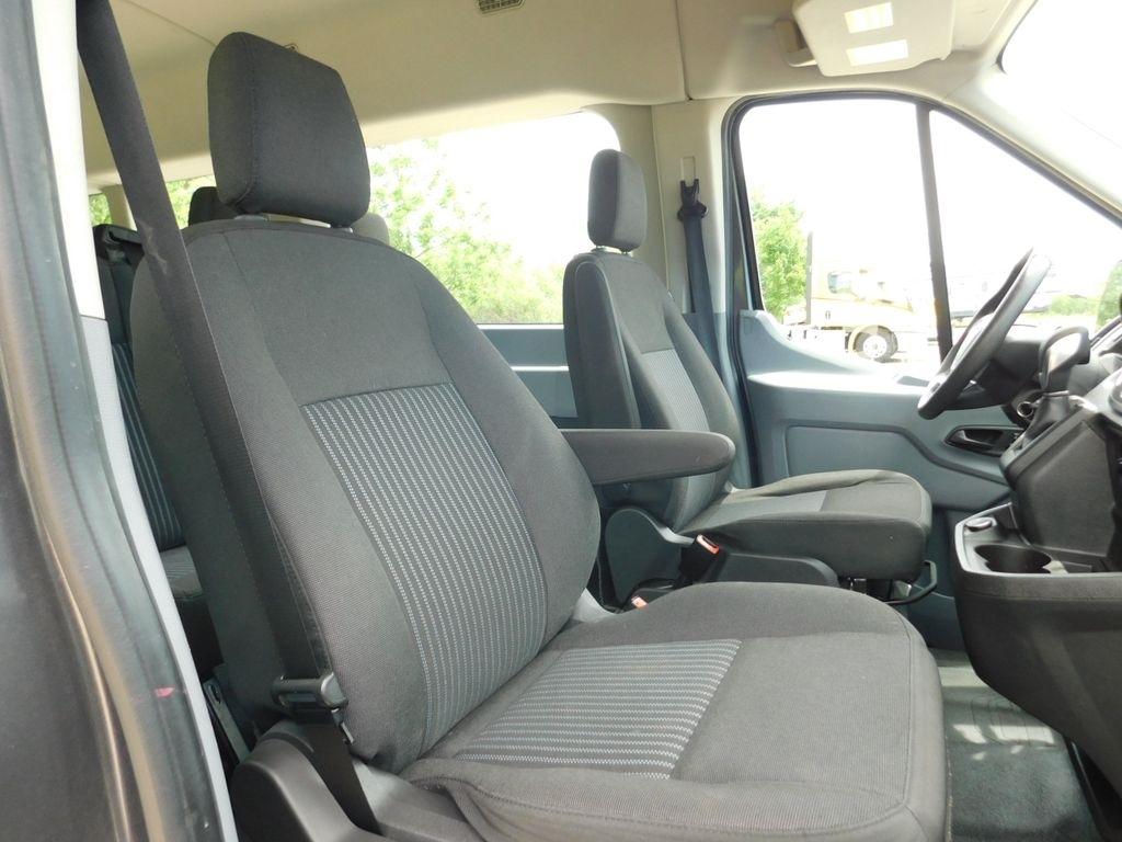 Ford Transit 350 Wagon Med. Roof XLT w/Sliding Pass. 148-in. WB 2017