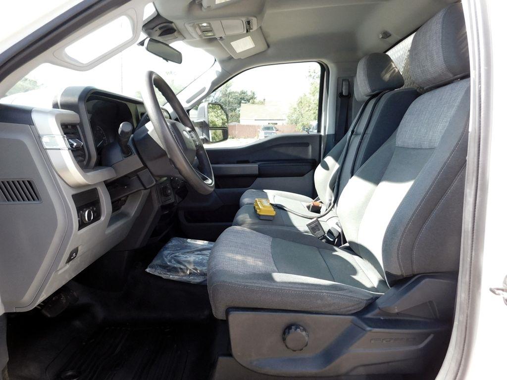 Ford F-550 Regular Cab DRW 4WD 2023