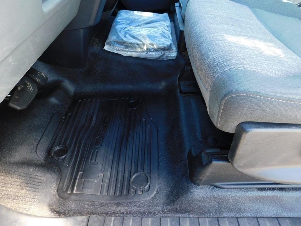 Ford F-550 Regular Cab DRW 4WD 2023