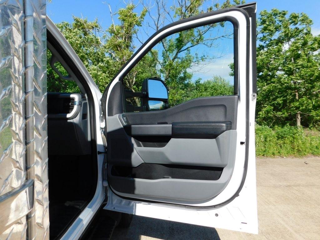 Ford F-550 Regular Cab DRW 4WD 2023