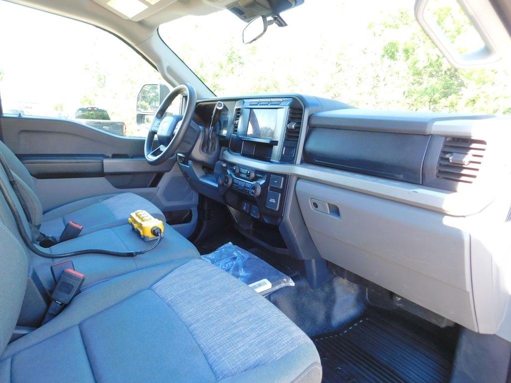 Ford F-550 Regular Cab DRW 4WD 2023