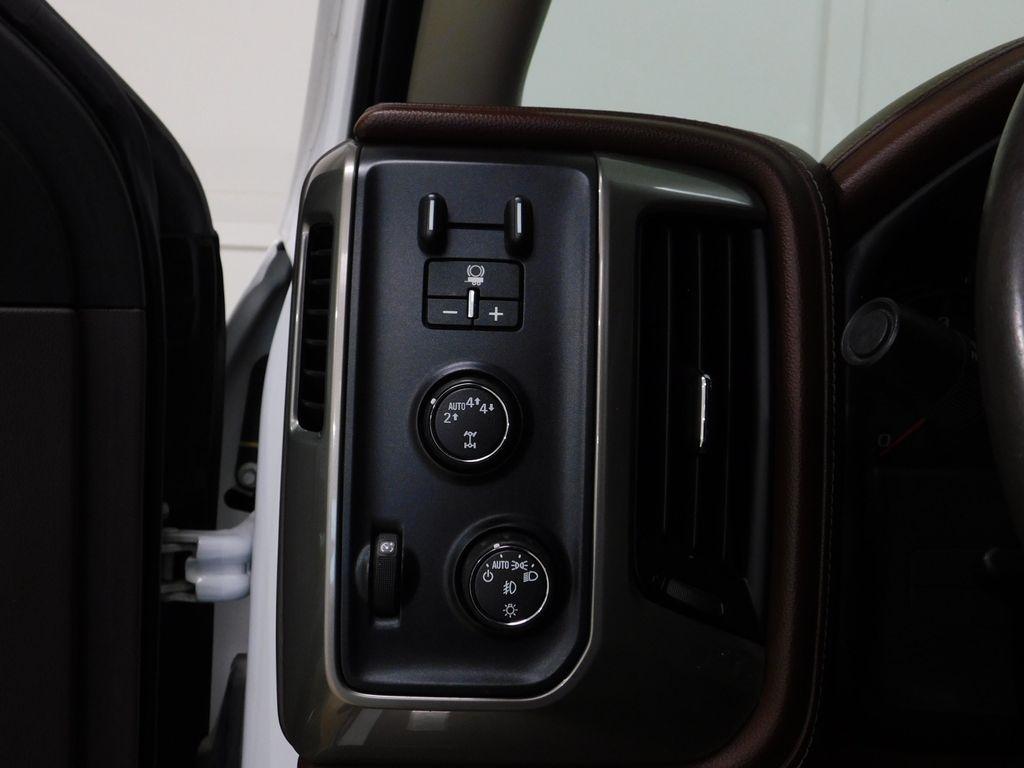 Chevrolet Silverado 1500 High Country Crew Cab Long Box 4WD 2017