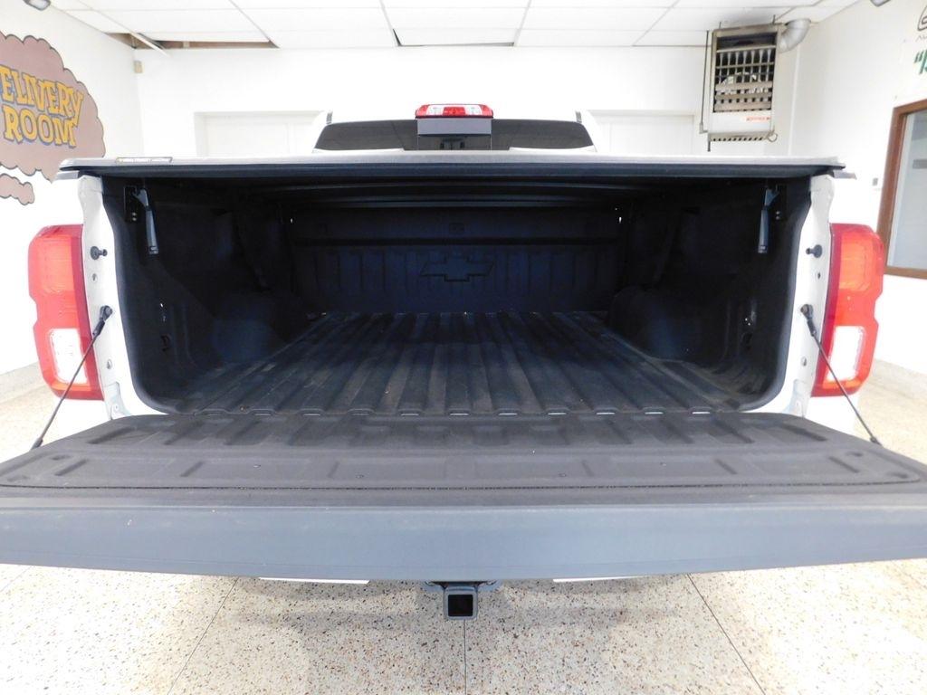Chevrolet Silverado 1500 High Country Crew Cab Long Box 4WD 2017