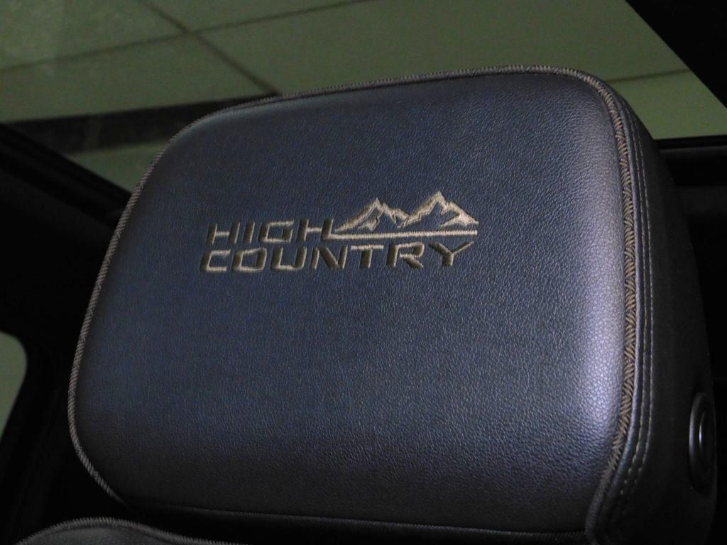 Chevrolet Suburban High Country 4WD 2023