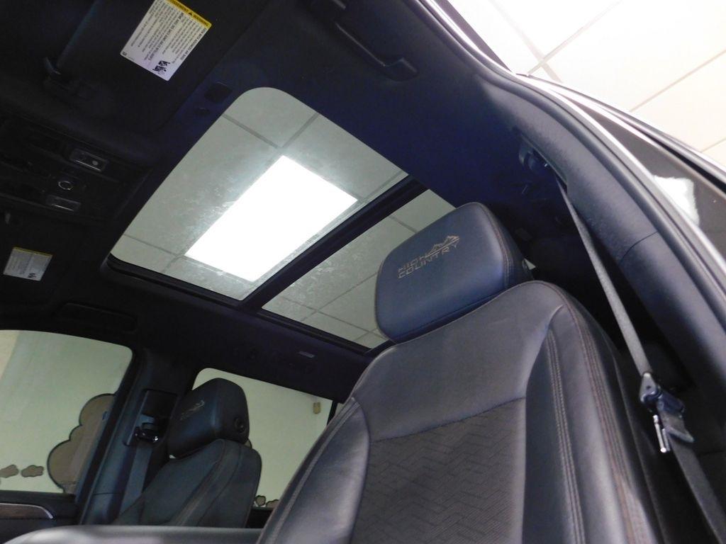 Chevrolet Suburban High Country 4WD 2023