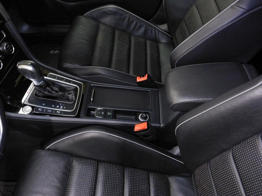 Volkswagen Golf R DCS and Navigation 7A 2019