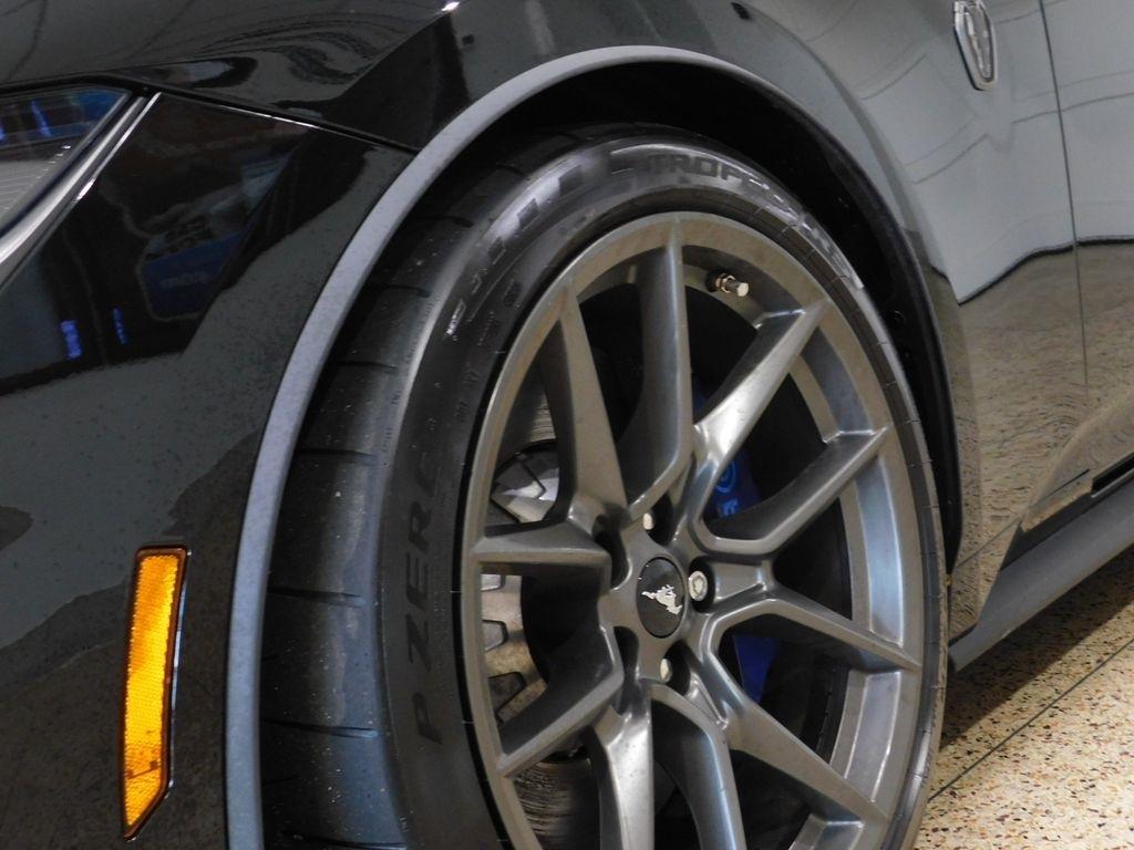 Ford Mustang Dark Horse 2025