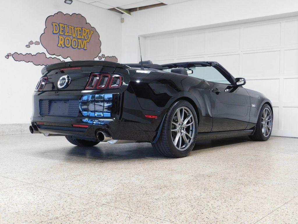 Ford Mustang GT convertible 2014