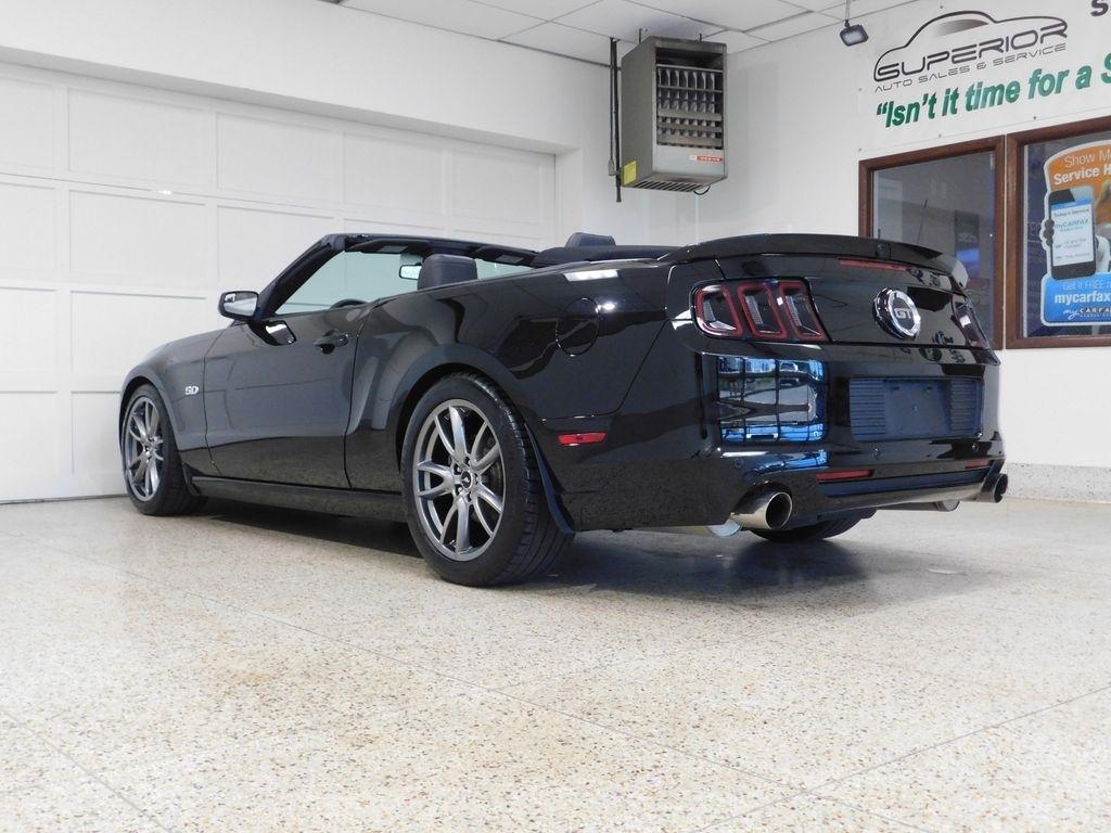Ford Mustang GT convertible 2014