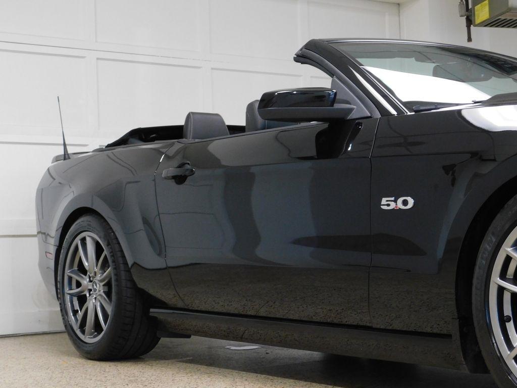 Ford Mustang GT convertible 2014
