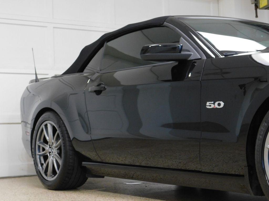 Ford Mustang GT convertible 2014