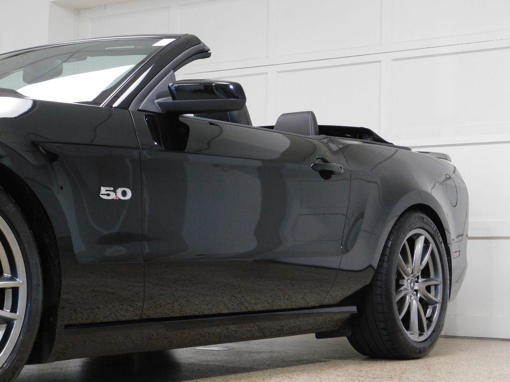 Ford Mustang GT convertible 2014