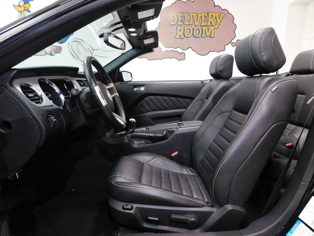 Ford Mustang GT convertible 2014