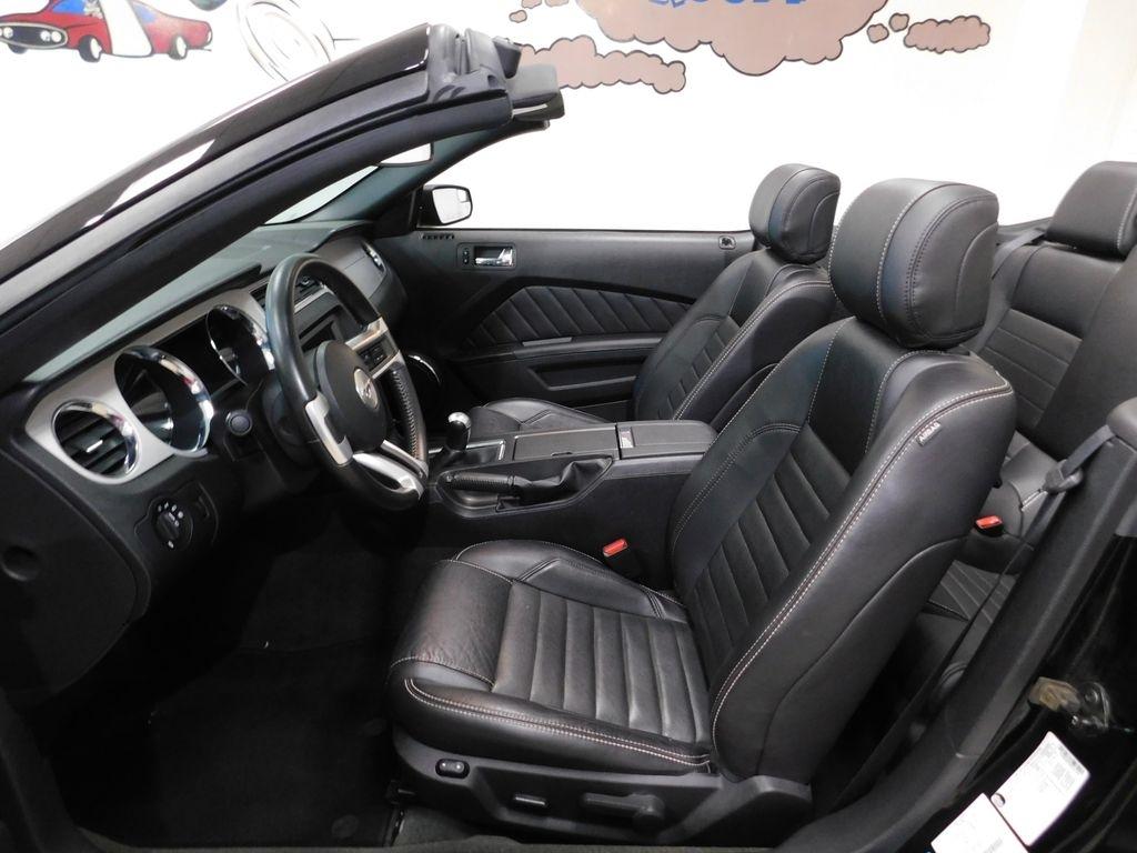 Ford Mustang GT convertible 2014
