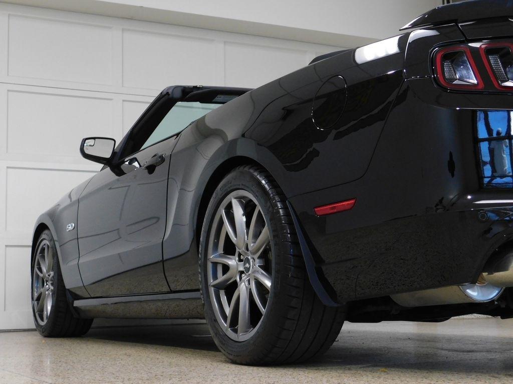 Ford Mustang GT convertible 2014