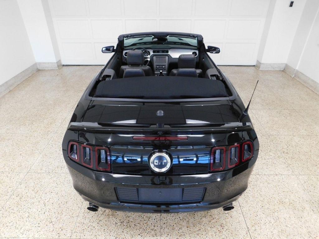 Ford Mustang GT convertible 2014