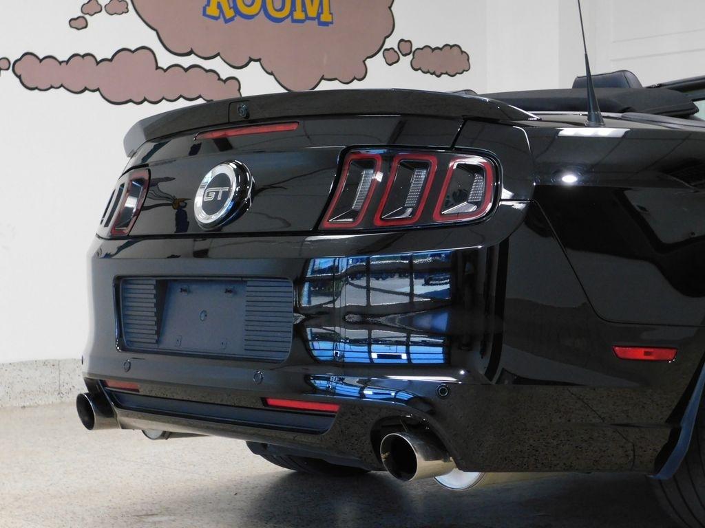 Ford Mustang GT convertible 2014