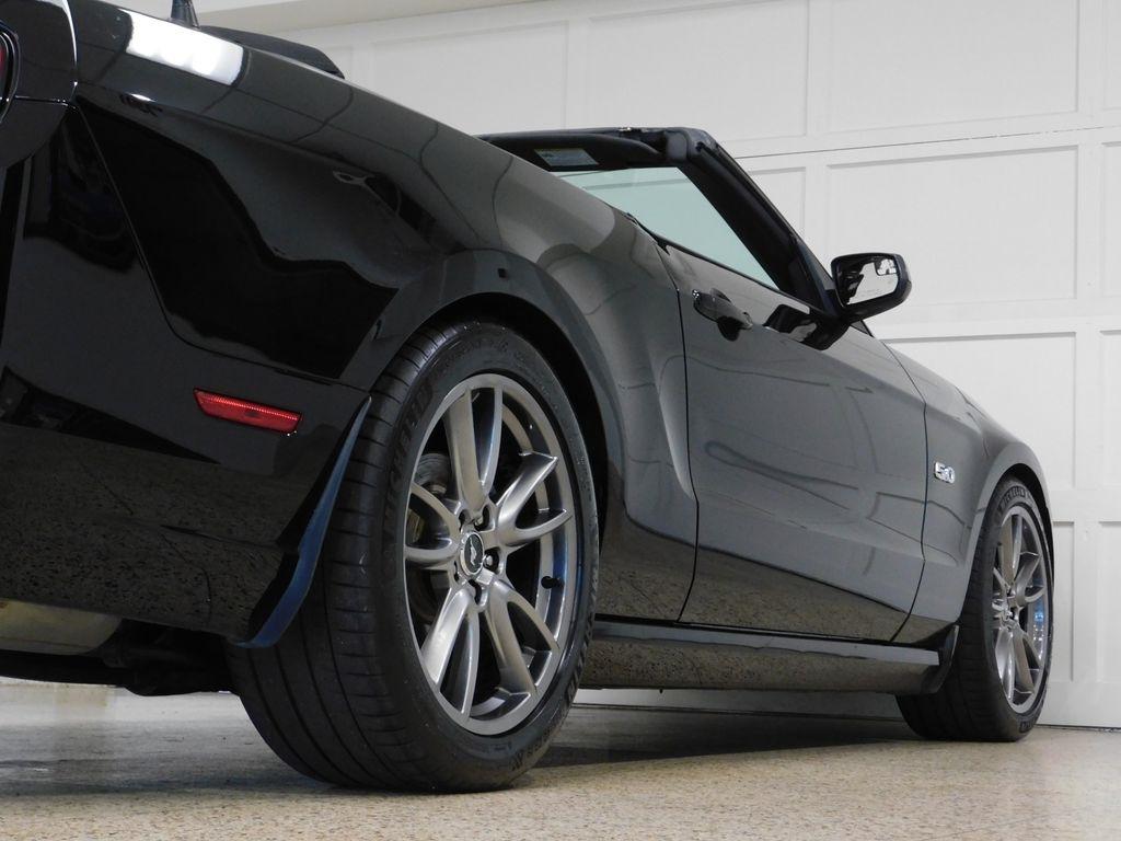 Ford Mustang GT convertible 2014