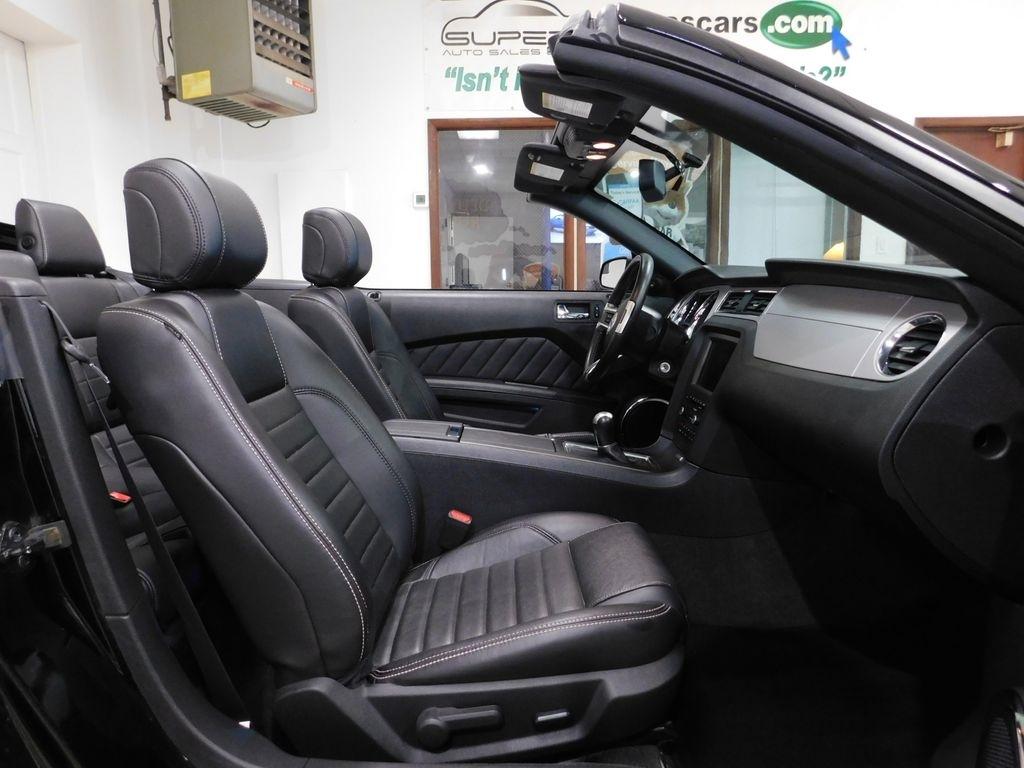Ford Mustang GT convertible 2014