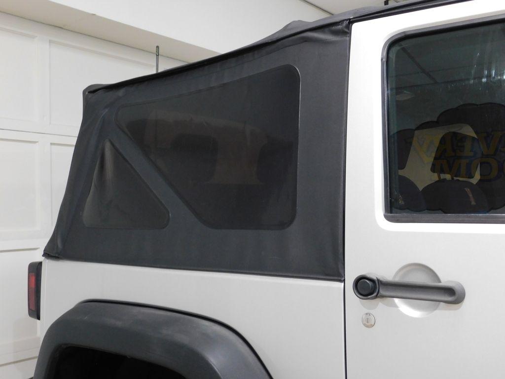 Jeep Wrangler Sport 4WD 2010