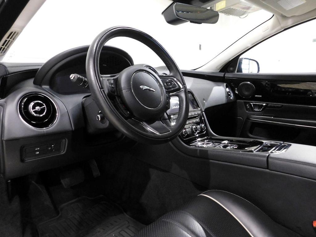 Jaguar XJ-Series R-Sport AWD 2018