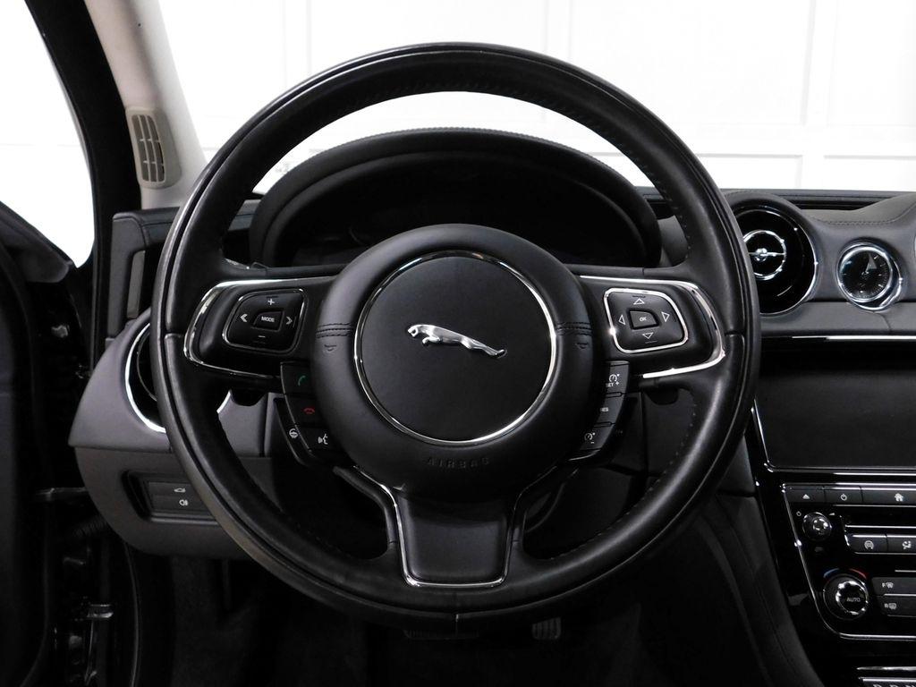 Jaguar XJ-Series R-Sport AWD 2018