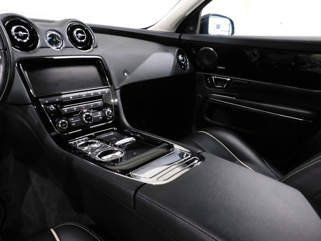 Jaguar XJ-Series R-Sport AWD 2018
