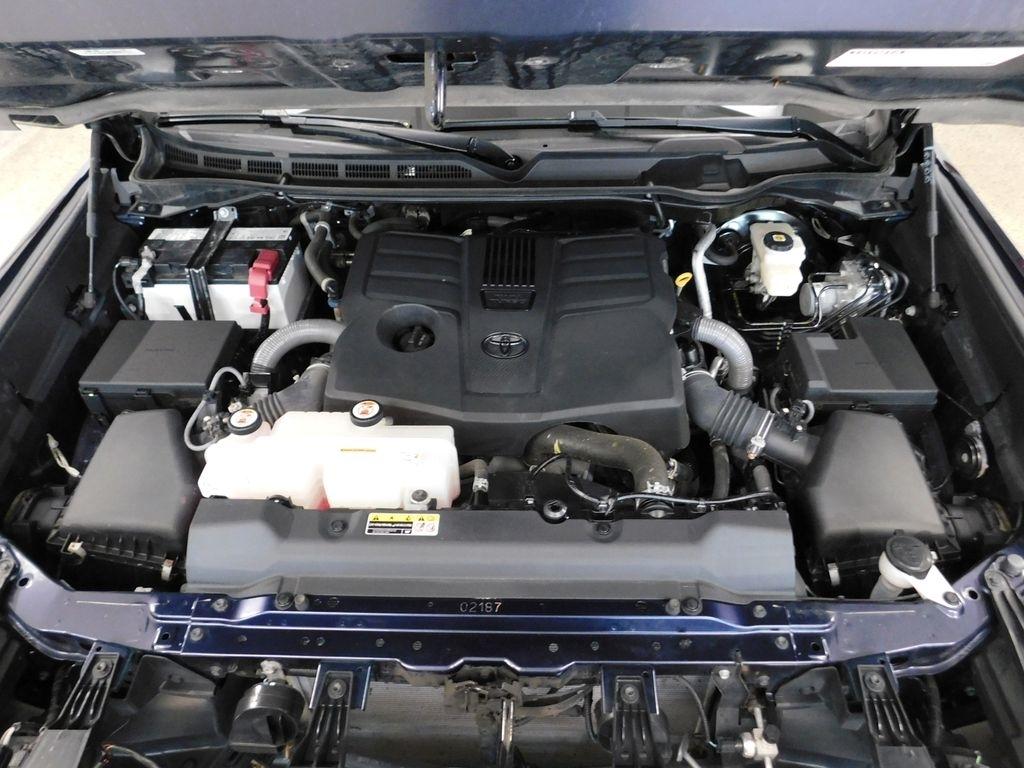 Toyota Tundra SR5 CrewMax 4WD Long Bed 2023