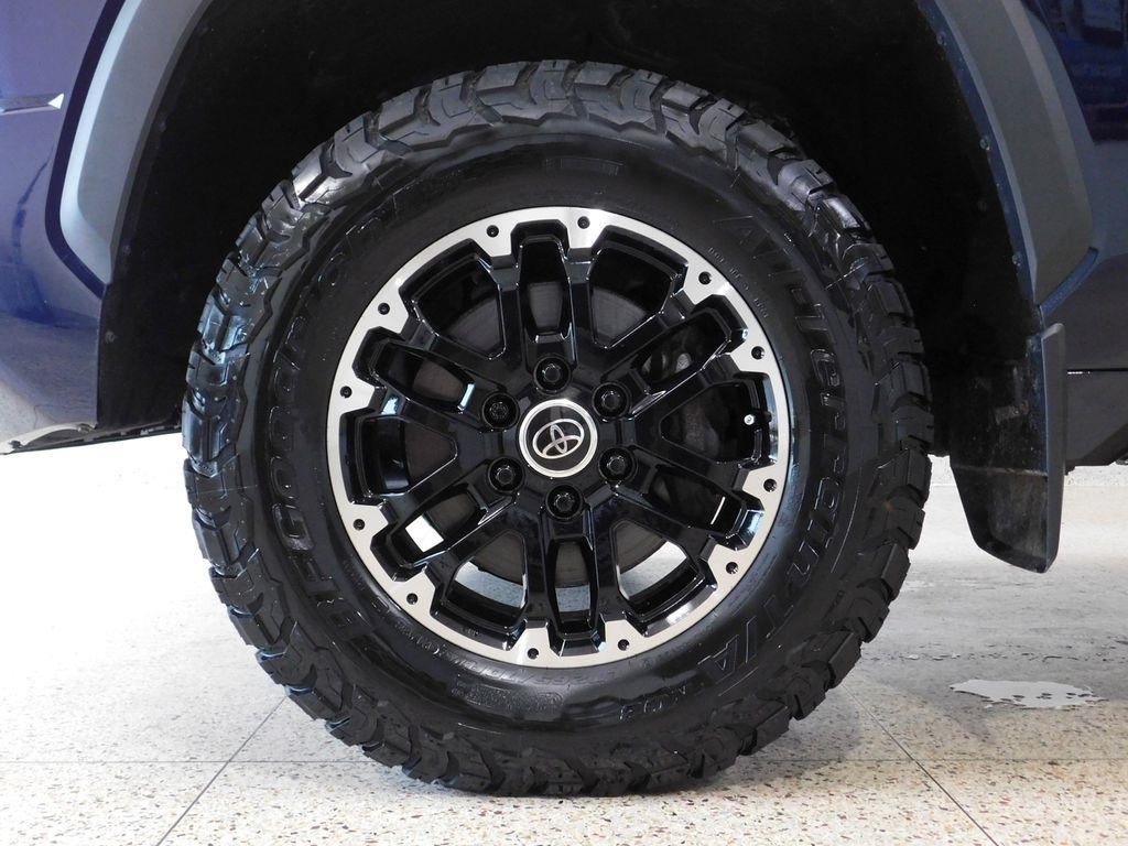 Toyota Tundra SR5 CrewMax 4WD Long Bed 2023