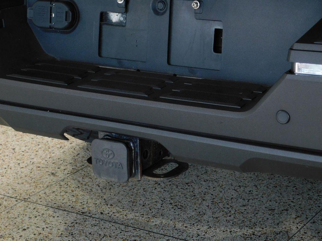 Toyota Tundra SR5 CrewMax 4WD Long Bed 2023