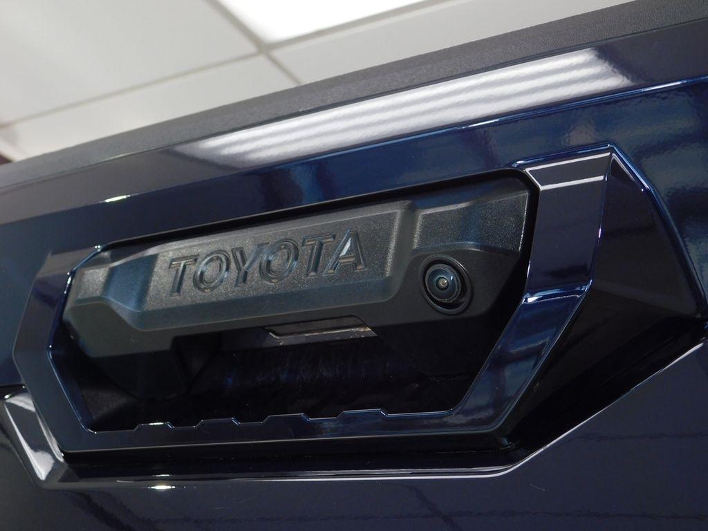 Toyota Tundra SR5 CrewMax 4WD Long Bed 2023