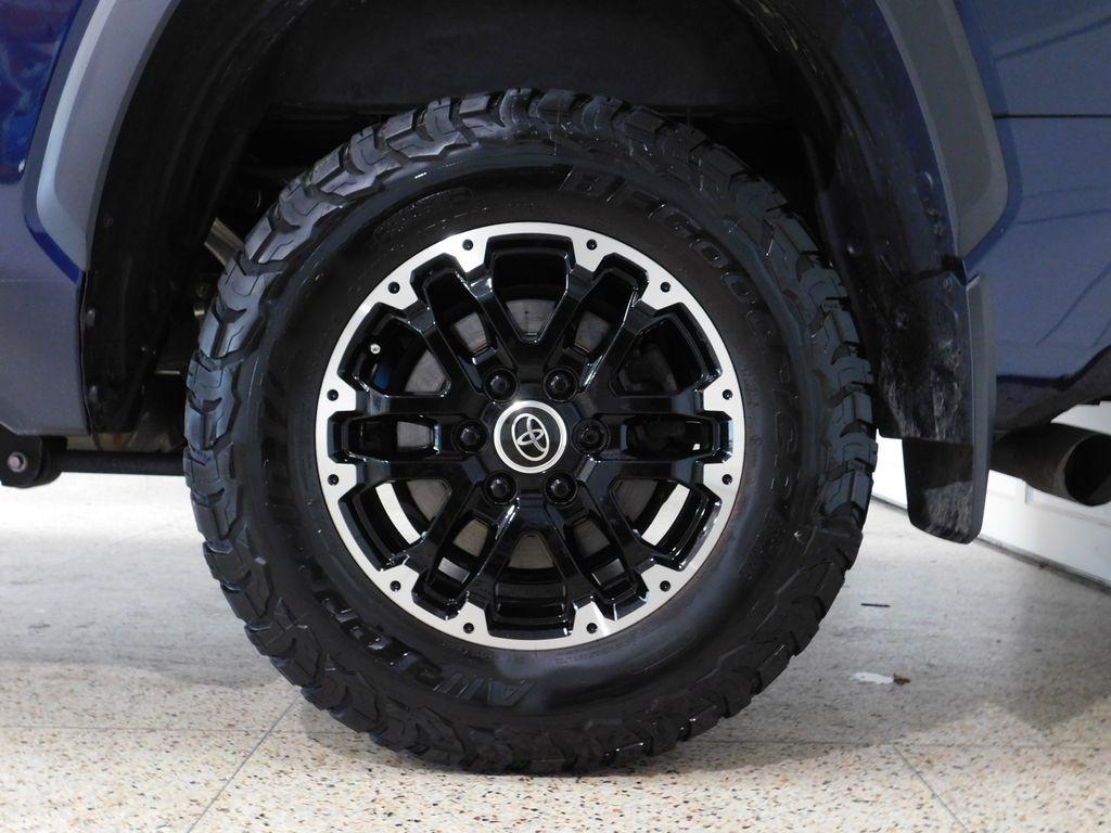 Toyota Tundra SR5 CrewMax 4WD Long Bed 2023