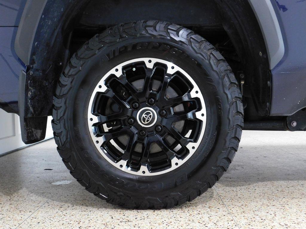 Toyota Tundra SR5 CrewMax 4WD Long Bed 2023
