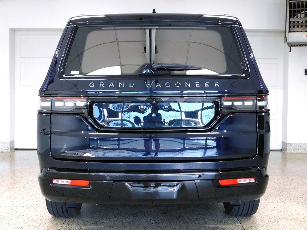Jeep Grand Wagoneer Series III 4WD 2023