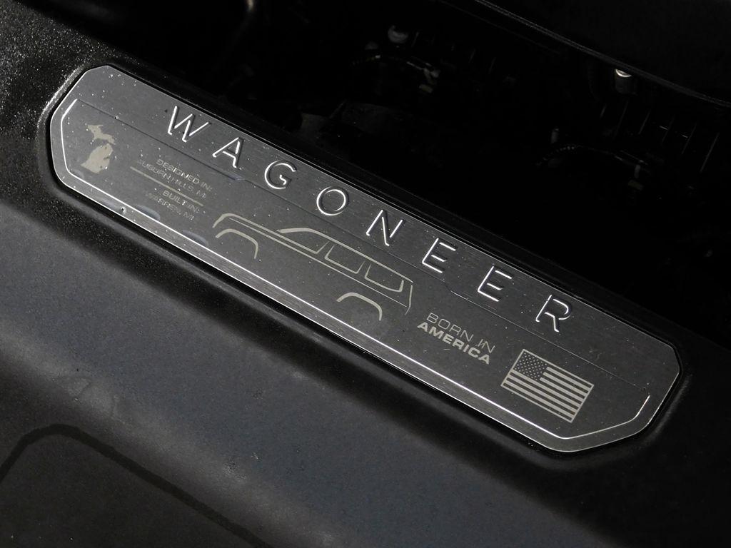 Jeep Grand Wagoneer Series III 4WD 2023