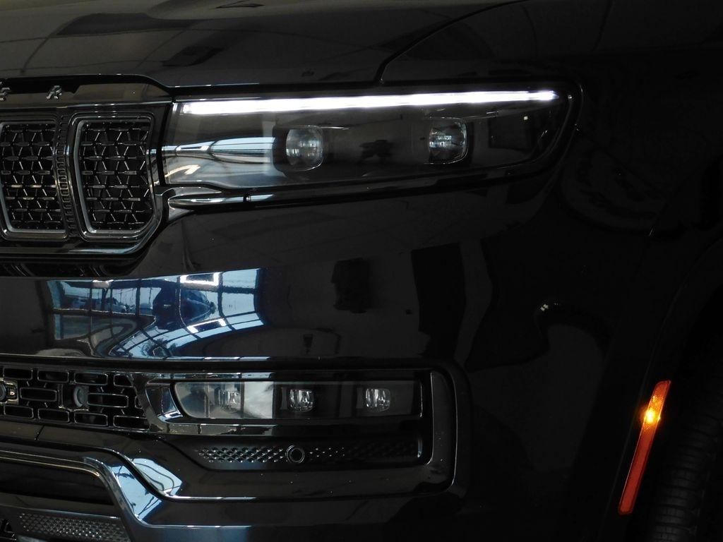 Jeep Grand Wagoneer Series III 4WD 2023