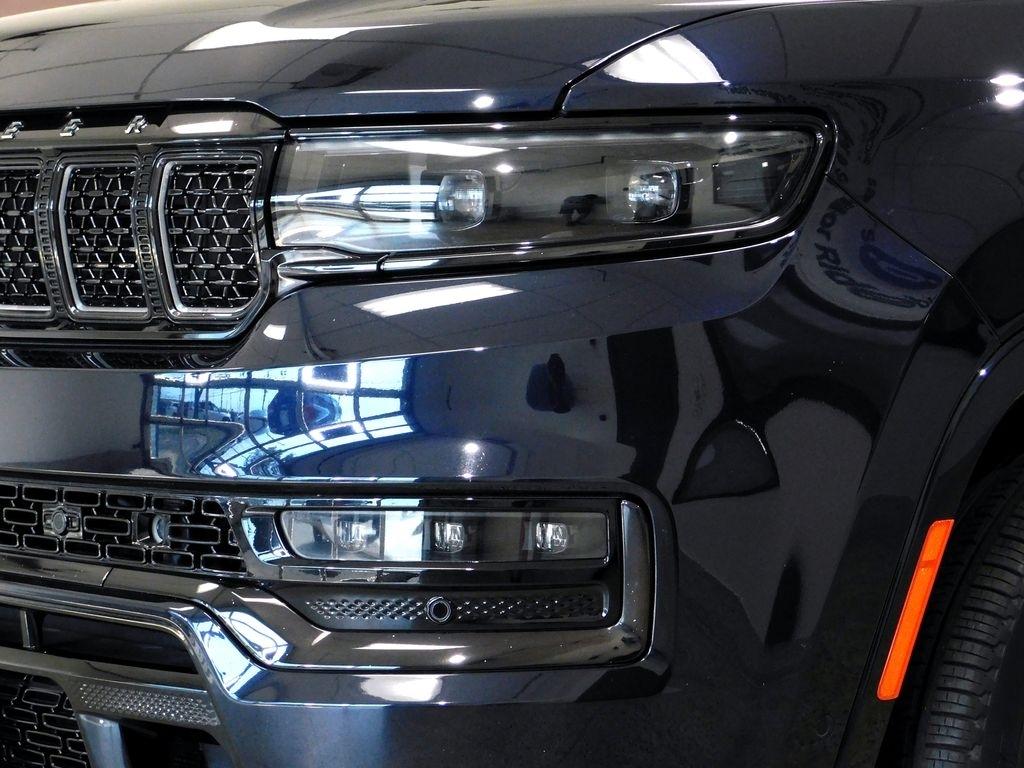 Jeep Grand Wagoneer Series III 4WD 2023