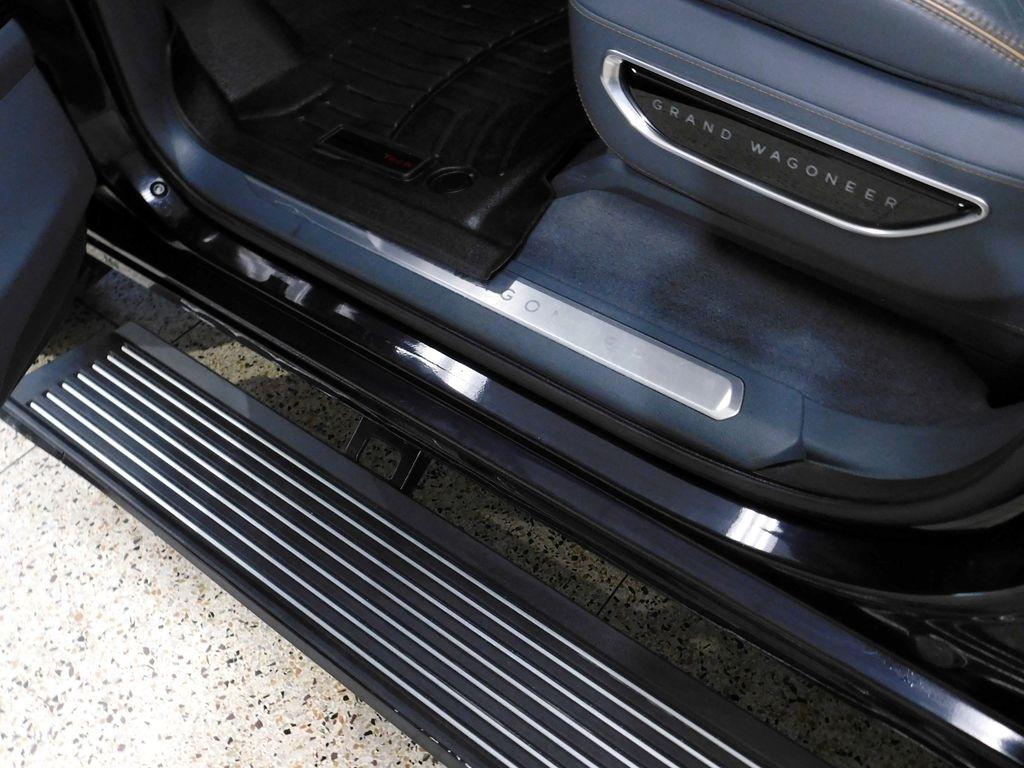 Jeep Grand Wagoneer Series III 4WD 2023