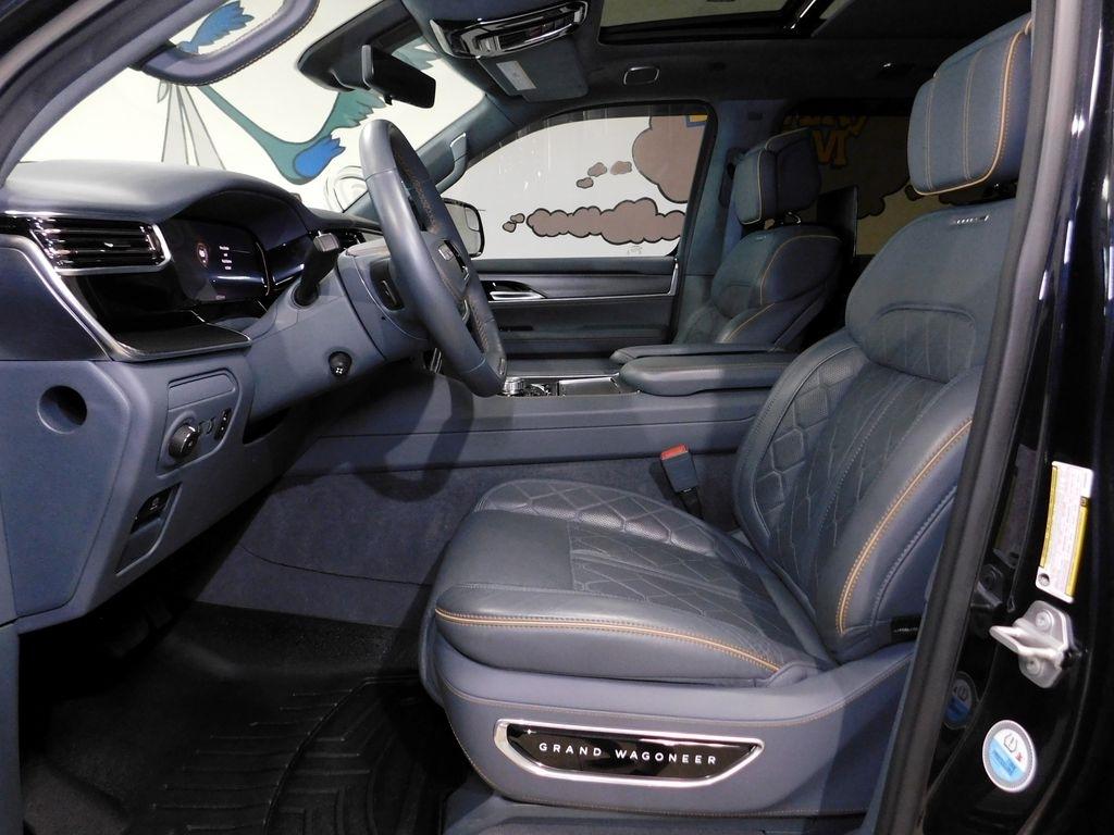 Jeep Grand Wagoneer Series III 4WD 2023