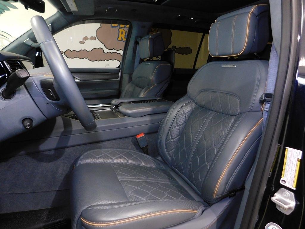 Jeep Grand Wagoneer Series III 4WD 2023