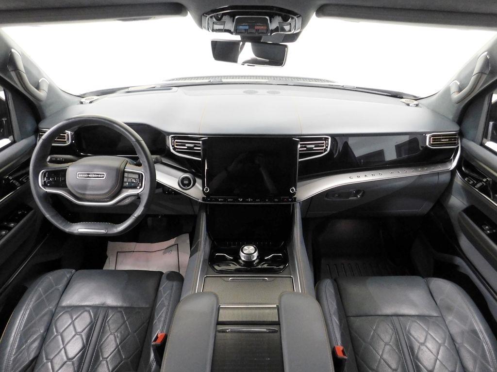 Jeep Grand Wagoneer Series III 4WD 2023