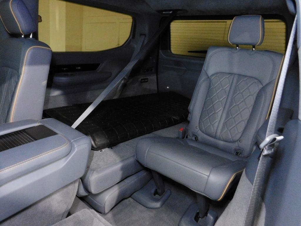 Jeep Grand Wagoneer Series III 4WD 2023