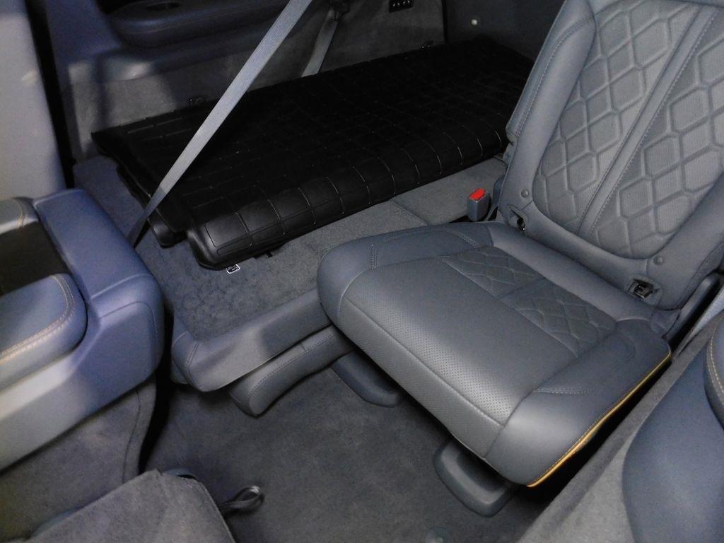 Jeep Grand Wagoneer Series III 4WD 2023