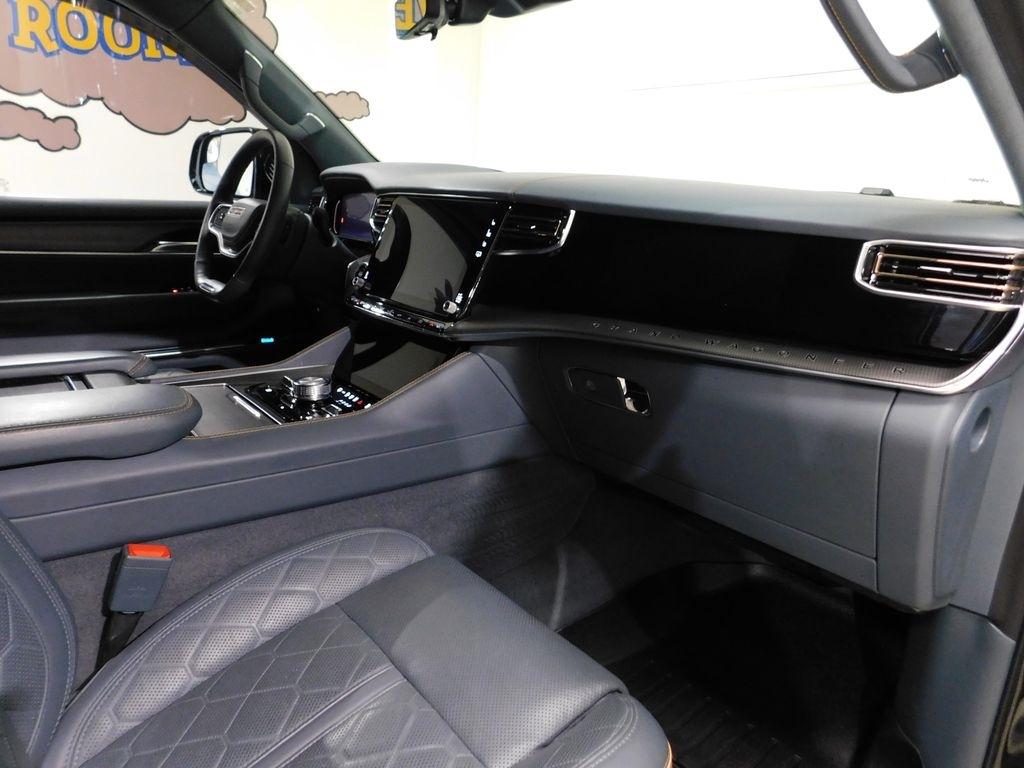 Jeep Grand Wagoneer Series III 4WD 2023