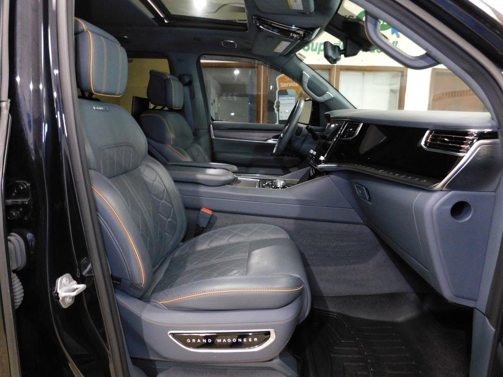 Jeep Grand Wagoneer Series III 4WD 2023