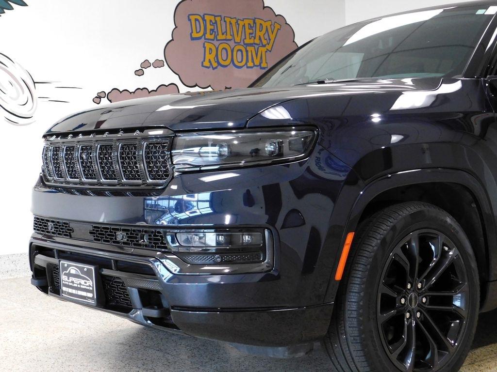 Jeep Grand Wagoneer Series III 4WD 2023