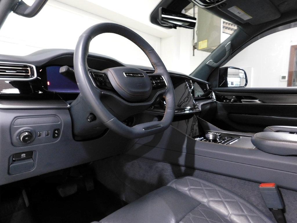 Jeep Grand Wagoneer Series III 4WD 2023