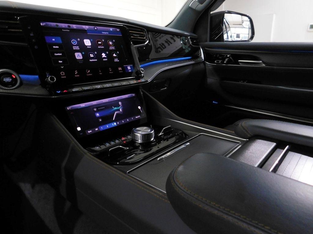 Jeep Grand Wagoneer Series III 4WD 2023
