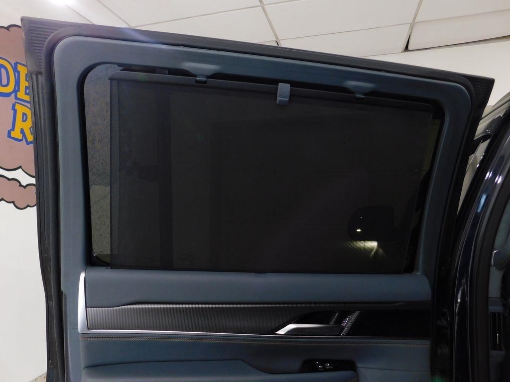 Jeep Grand Wagoneer Series III 4WD 2023
