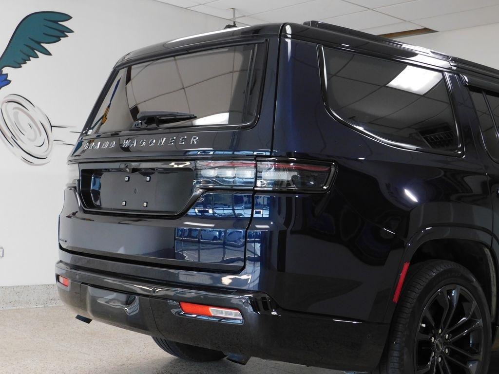 Jeep Grand Wagoneer Series III 4WD 2023
